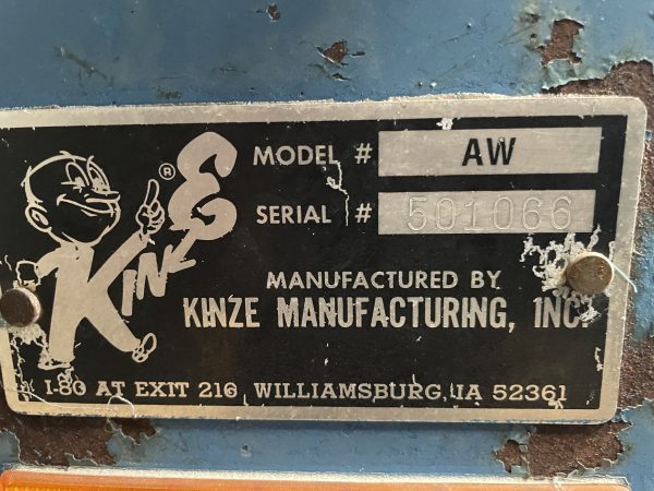 1995 Kinze 1040 row crop cart - Image 9