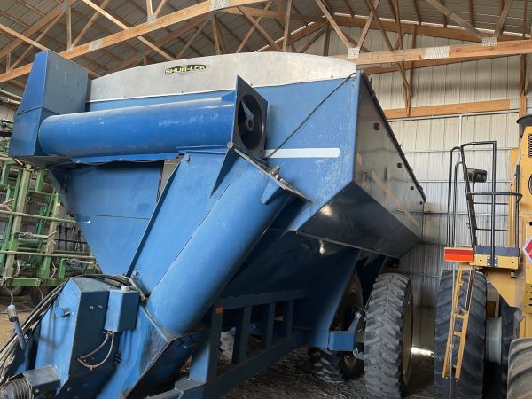 1995 Kinze 1040 row crop cart - Image 11