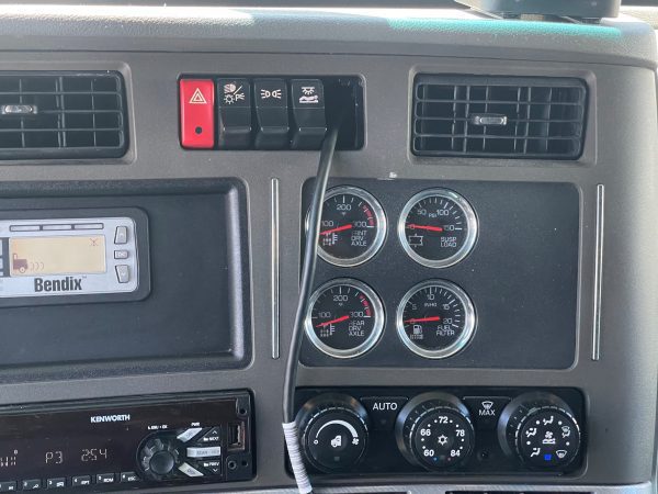 2018 Kenworth T680 - Image 2
