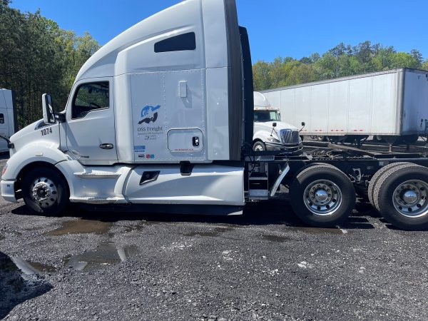 2018 Kenworth T680 - Image 10