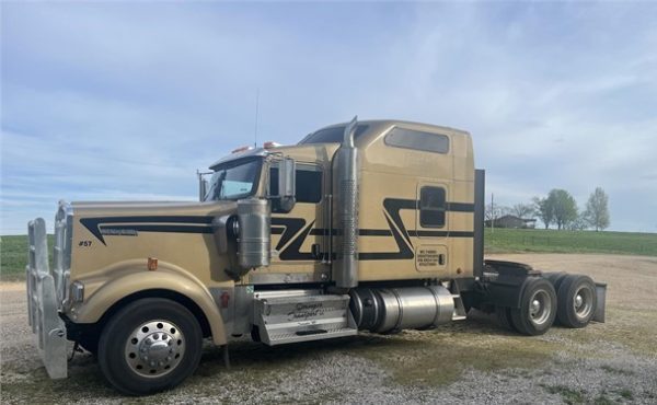 2019 Kenworth W900