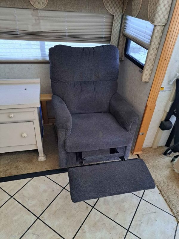 2004 Winnebago Itasca - Image 14