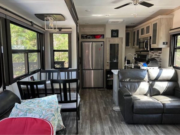 2022 Keystone Alpine - Image 5