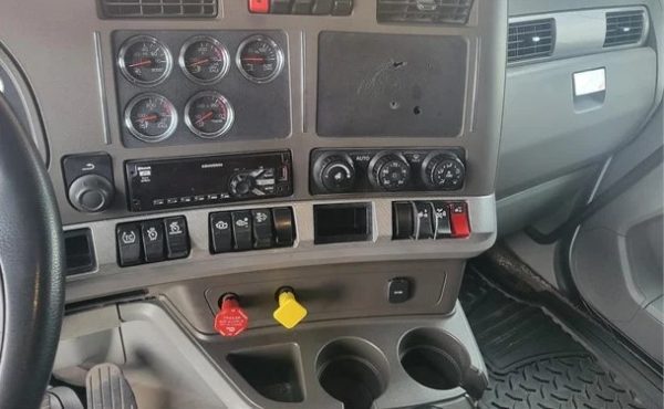 2015 KENWORTH T680 - Image 6