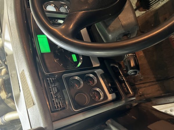 2016 Kenworth W900B - Image 13