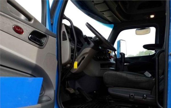 2016 PETERBILT 579 - Image 11