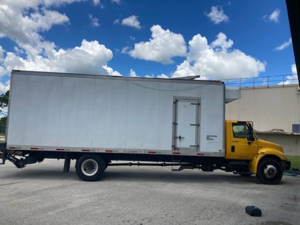 2014 International DuraStar 4300 - Image 2