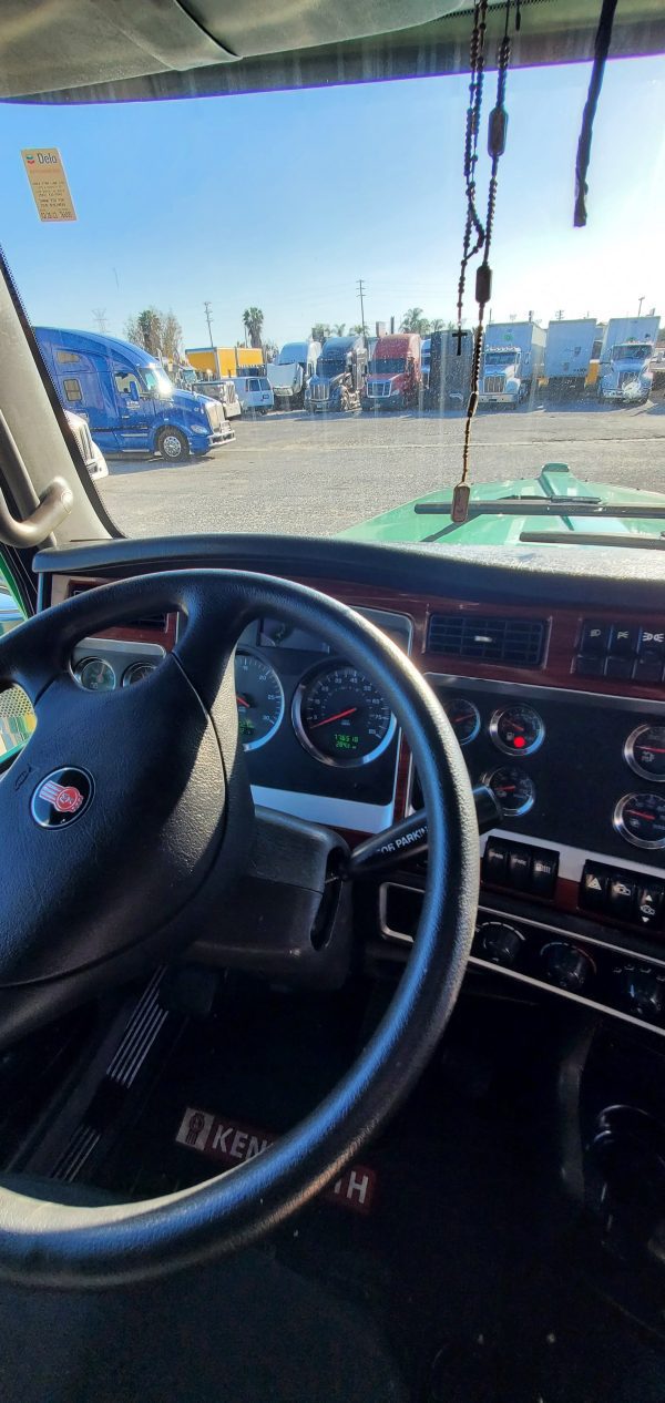 2009 Kenworth W900 Classic - Image 11