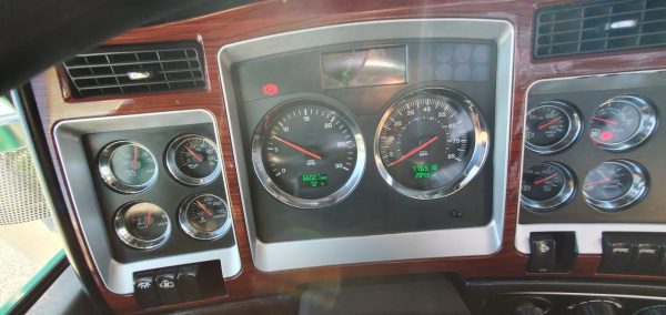 2009 Kenworth W900 Classic - Image 13