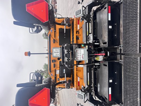2022 LeeBoy 8530 - Image 2