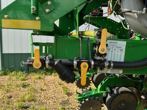 2011 John Deere 1770NT 16 row 30 - Image 6