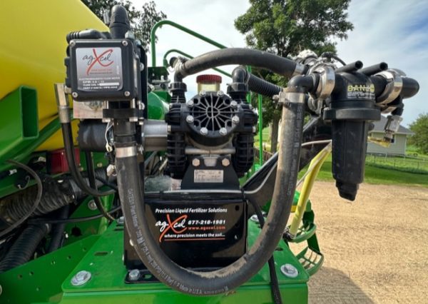 2011 John Deere 1770NT 16 row 30 - Image 8