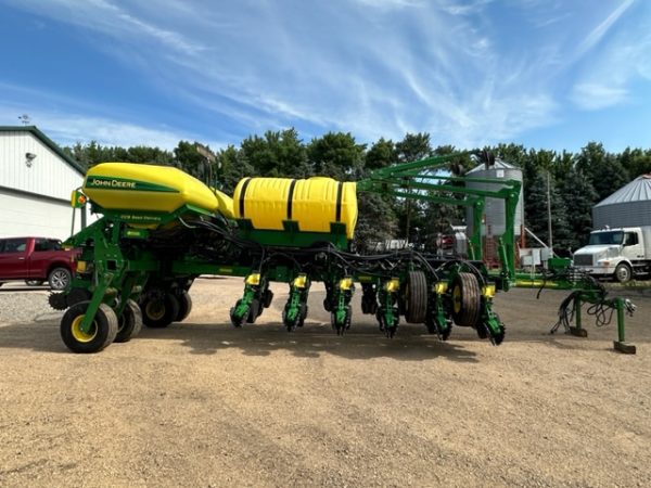 2011 John Deere 1770NT 16 row 30