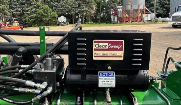 2011 John Deere 1770NT 16 row 30 - Image 16