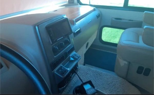 2017 WINNEBAGO VISTA LX 35F - Image 10