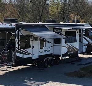2015 DUTCHMEN VOLTAGE EPIC 3895