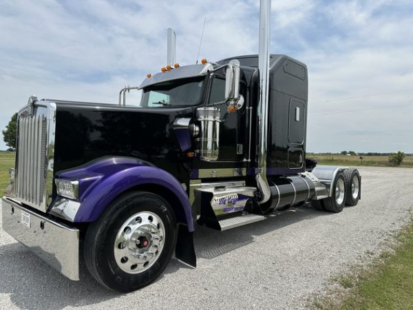 1997 Kenworth W900L - Image 12
