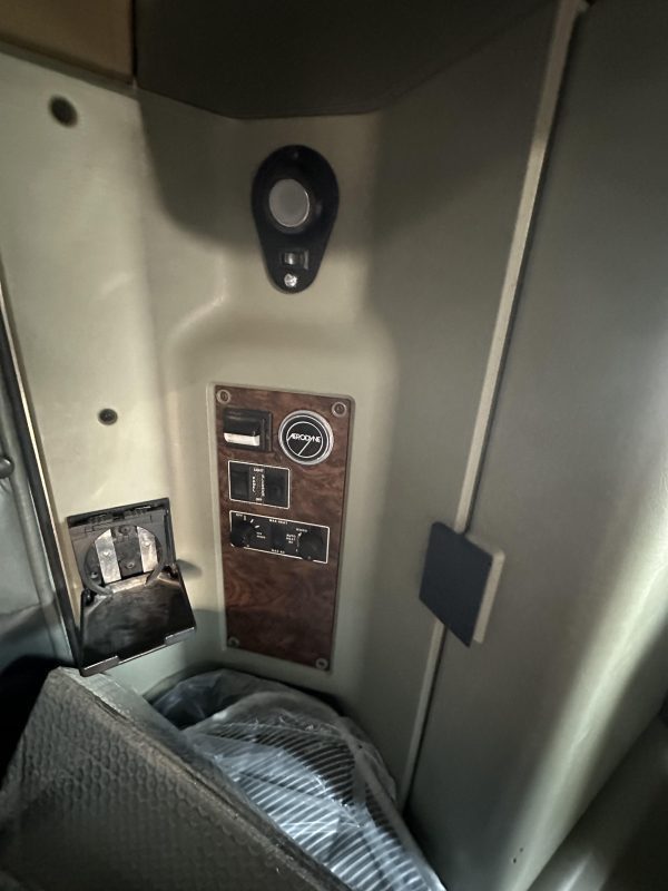 1997 Kenworth W900L - Image 18
