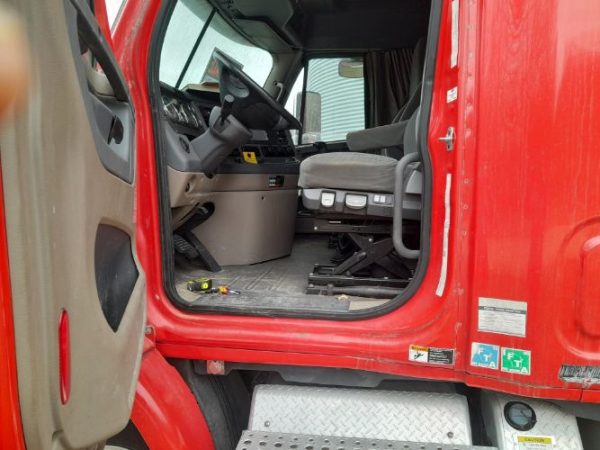 2016 FREIGHTLINER CASCADIA 113 - Image 4