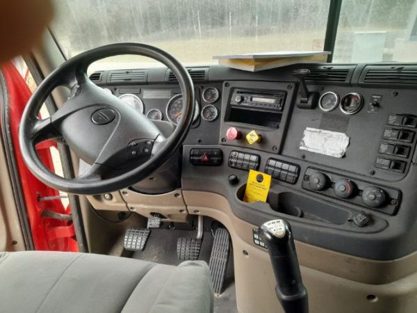 2016 FREIGHTLINER CASCADIA 113 - Image 5