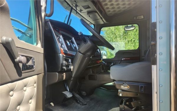 2006 KENWORTH T800 - Image 6