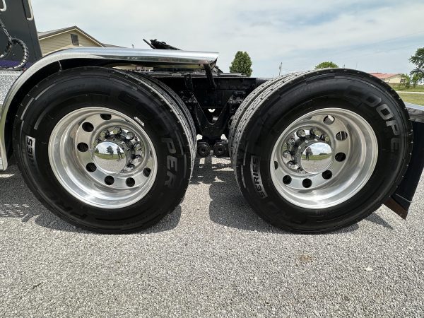 1997 Kenworth W900L - Image 9