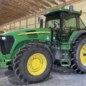 2004 John Deere 7720