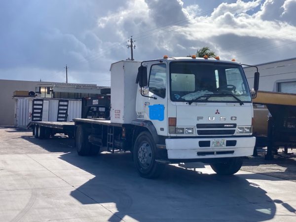 2007 Mitsubishi FM 330 with, 2022 Hooper Equipment Trailer, 22.5 Ton, Gooseneck and 2006 PJ Dump Hurricane Clean Up Trailer, 10 Ton, Gooseneck. - Image 6