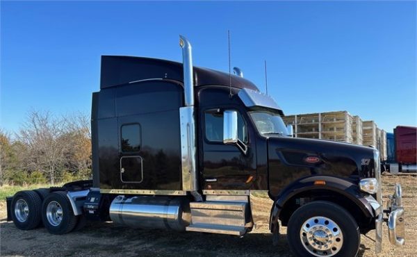 2021 PETERBILT 567 - Image 2