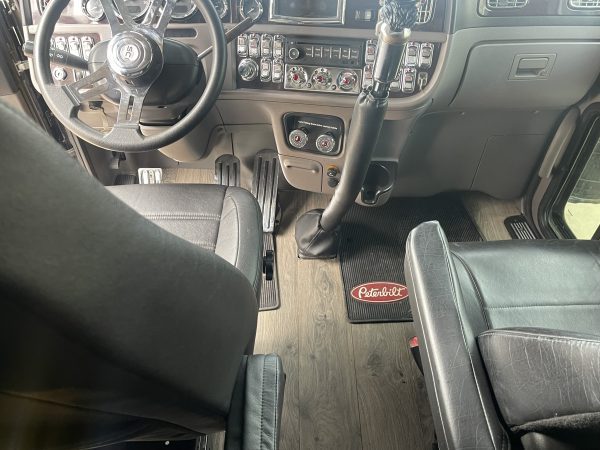 2014 Peterbilt 389 - Image 13