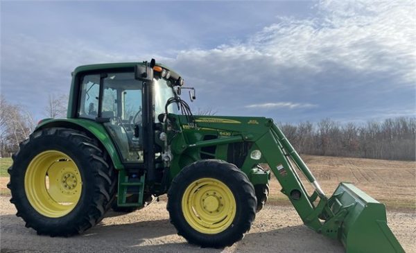 2010 JOHN DEERE 6430 PREMIUM - Image 2
