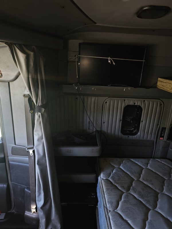 2014 Kenworth W900 - Image 4