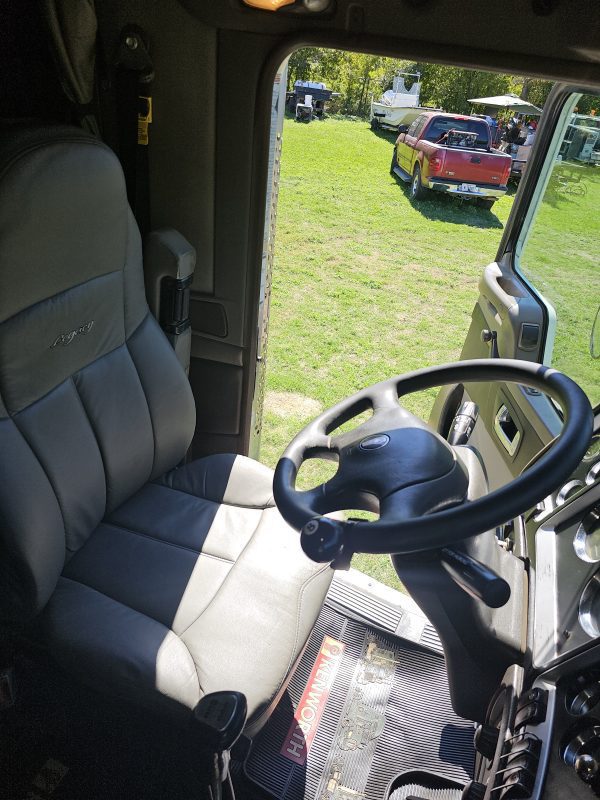 2014 Kenworth W900 - Image 7