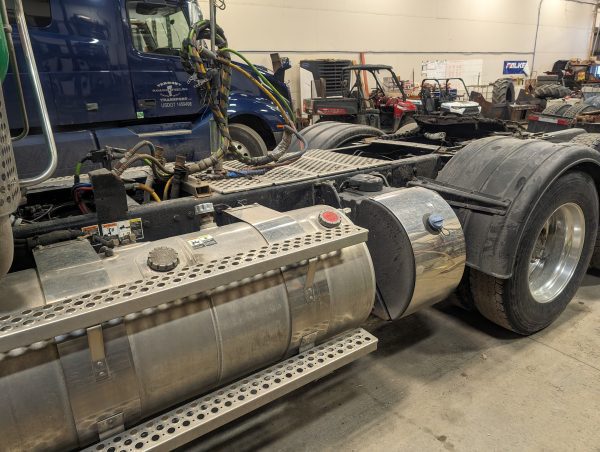 2022 Kenworth W900 - Image 5