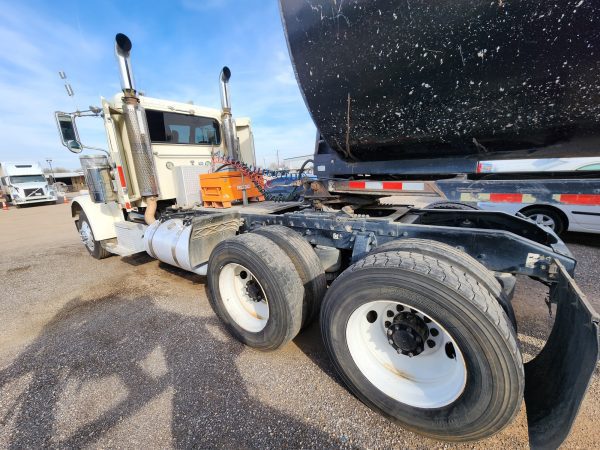 2010 Peterbilt 367 - Image 10