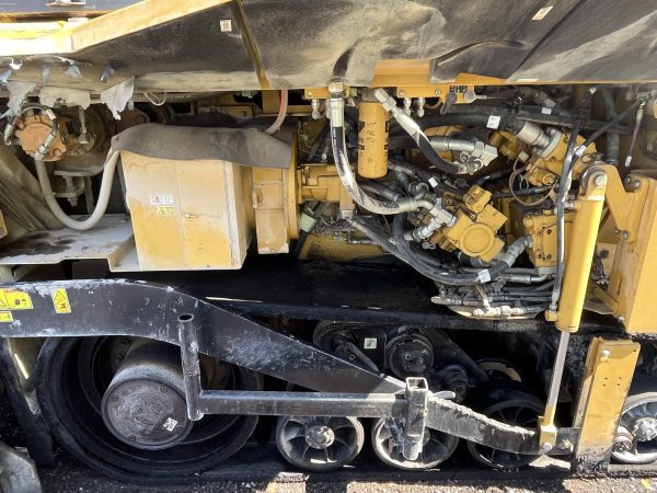 2012 Cat 1055e Model Track Paver - Image 4