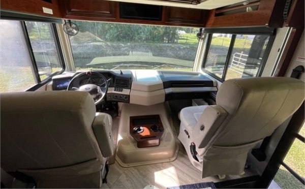 2019 FLEETWOOD BOUNDER 33C - Image 14