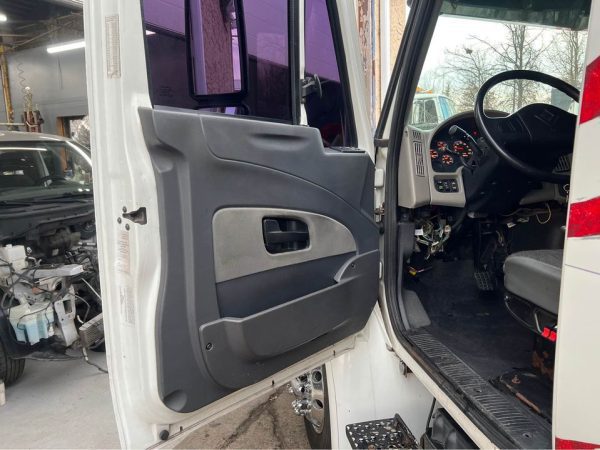 2010 International DuraStar 4400 - Image 7
