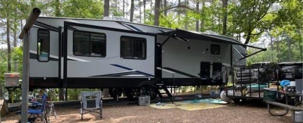 2022 FOREST RIVER CHEROKEE ARCTIC WOLF LIMITED 3880SUITE