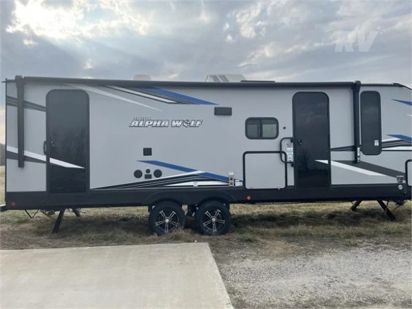 2022 FOREST RIVER CHEROKEE ALPHA WOLF 26DBH-L - Image 2