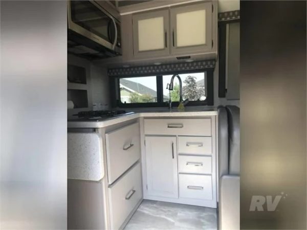2022 THOR MOTOR COACH QUANTUM KW29 - Image 4