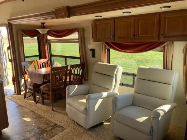 2012 FOREST RIVER CARDINAL 3675RT - Image 14