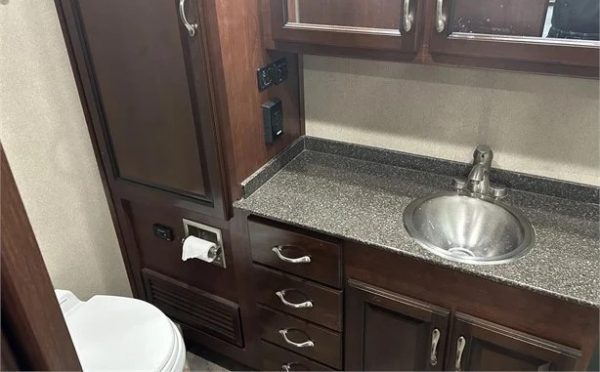 2017 FLEETWOOD STORM 34S - Image 17