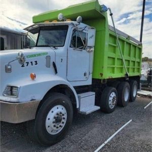 2002 PETERBILT 330
