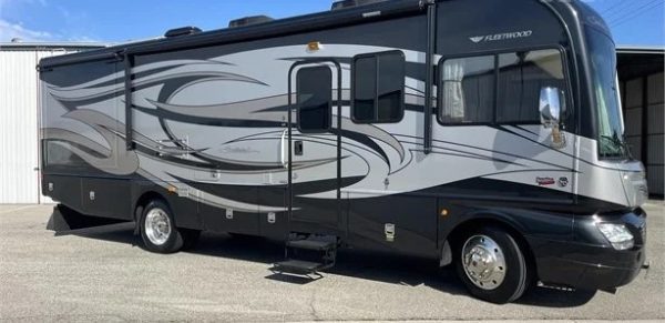 2013 FLEETWOOD SOUTHWIND 32VS - Image 7