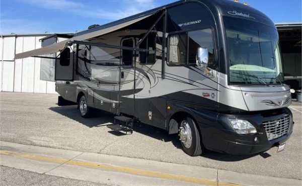 2013 FLEETWOOD SOUTHWIND 32VS - Image 8