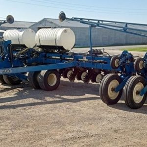2004 KINZE 3700