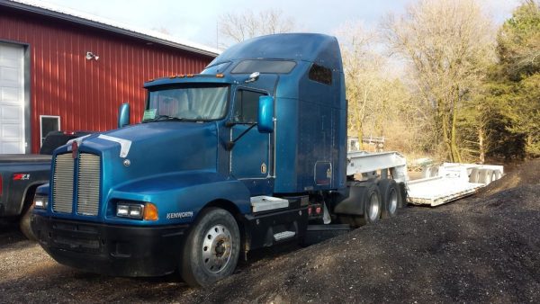2005 Kenworth T600 - Image 10