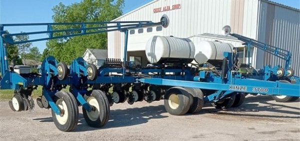 2004 KINZE 3700 - Image 2