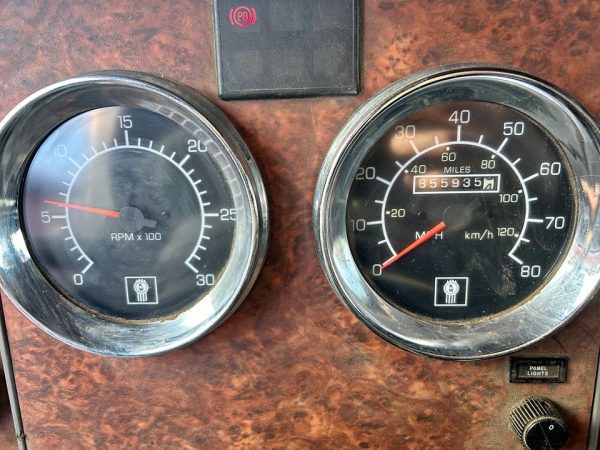 2005 Kenworth T600 - Image 3